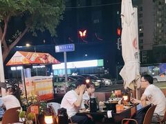 -何师烧烤Pro ·江湖川菜·小龙虾·精酿(太古里旗舰店)