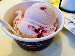 草莓冰淇淋球-哈根达斯(卓展店)