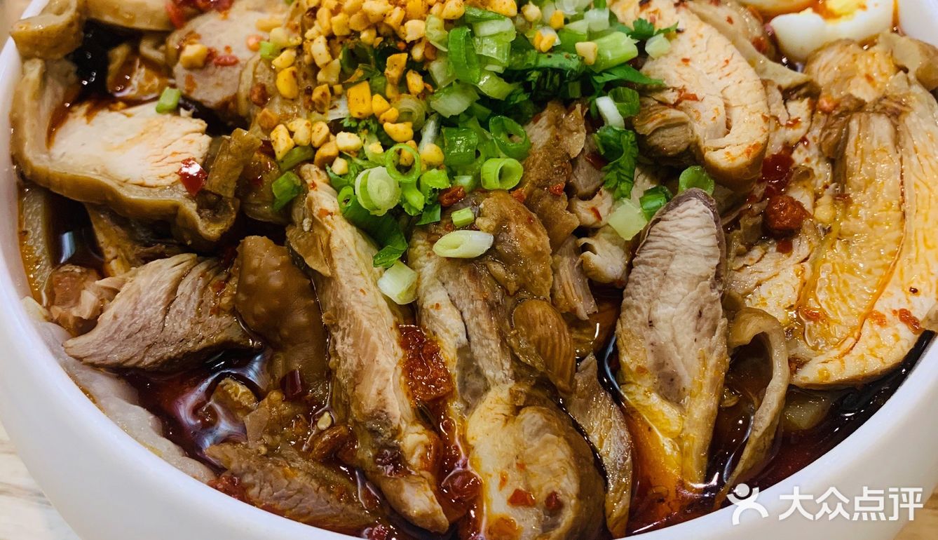 没太记住感觉。这次点了担担面和钵钵鸡，两种不同的香辣