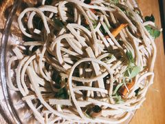 香椿苗拌豆腐丝-谢蟹浓·肉蟹煲(新奥店)