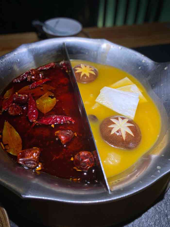 凑凑火锅·茶憩(颐堤港店)-"锅底一如既往地不会失望,综合上次在凤凰