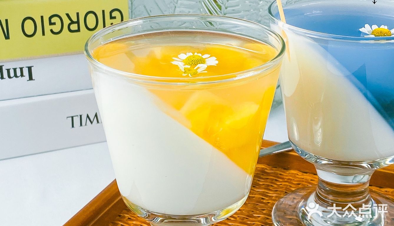 美食日记｜菠萝蓝莓椰奶冻