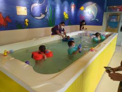 -欢乐悠游婴儿游泳(金碧花园店)