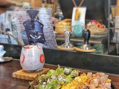 金枪鱼沙拉菜配香肠炒蛋吐司-251#coffee roasters(沿河东路店)