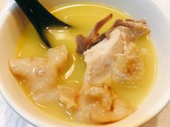 -鲜入围煮花胶鸡海鲜火锅