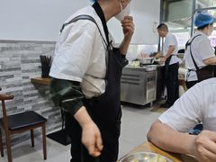 -黄阿姨锅贴大王(万航渡路店)