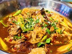 -爆炸头阿姨小四川正宗川味小吃(无任何分店)