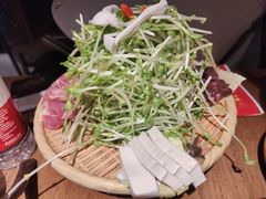 -吃饭皇帝大土家民族菜(荟聚店)