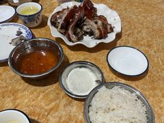 -黄记四更烤乳猪店