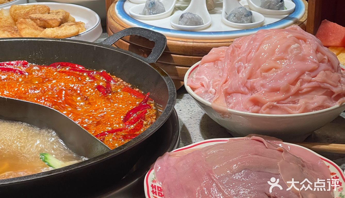 来重庆吃的第一顿火锅!