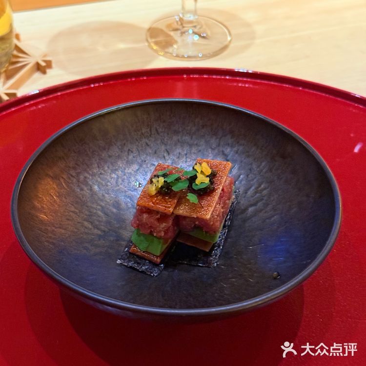 俩人吃的非常饱 食材很新鲜 菜式非常丰富 服务没得说