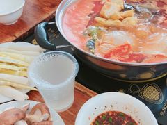 -苗伯妈酸汤火锅