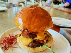 双层牛肉芝士汉堡-The Rug Cafe(王府中环店)
