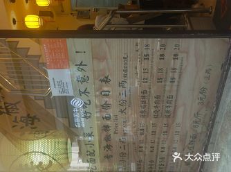 肉沫很多 这是这条街的第二家面馆，第一家买外面兵哥湾杂…