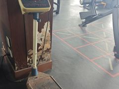 -健龙森俱乐部·游泳·健身·羽毛球综合体育馆