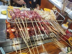 -哈尔滨小酒馆·鲜肉现穿自助烧烤(康新花园店)