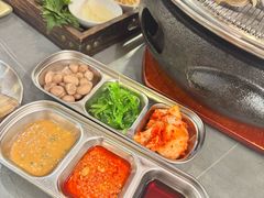 -围炉肉舍•炭烤活鳗•丹东海鲜烤肉(步行街店)