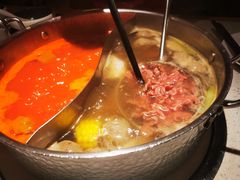 番茄牛尾鸳鸯锅-左庭右院鲜牛肉火锅(环球港店)