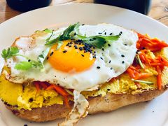 Turmeric&nbsp;hummus&nbsp;with&nbsp;marinated&nbsp;carrot&nbsp;confetti&nbsp;Toast-Egg•Allday Brunch(襄阳北路店)