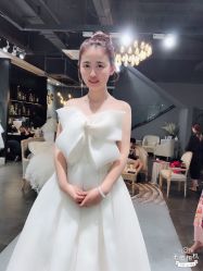 -艾米丽婚纱礼服