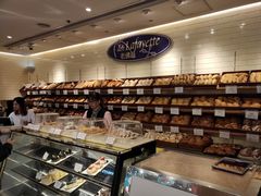 面包甜点陈列柜-老佛爷饼店