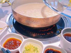 -洪氏嗨捞·广东猪肚鸡·椰子鸡火锅(西咸万象城店)