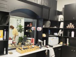 -老男孩男士理容馆·理发·烫染·修面