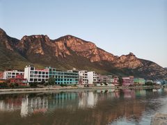 -百里峡七彩艺术小镇