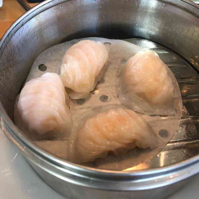 general chow-"环境和好,菜量很大,菜品就是美国的中餐形.