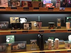 零售区-星巴克(苏州昆山花桥游站店)