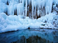 -大平台龙居瀑布旅游区