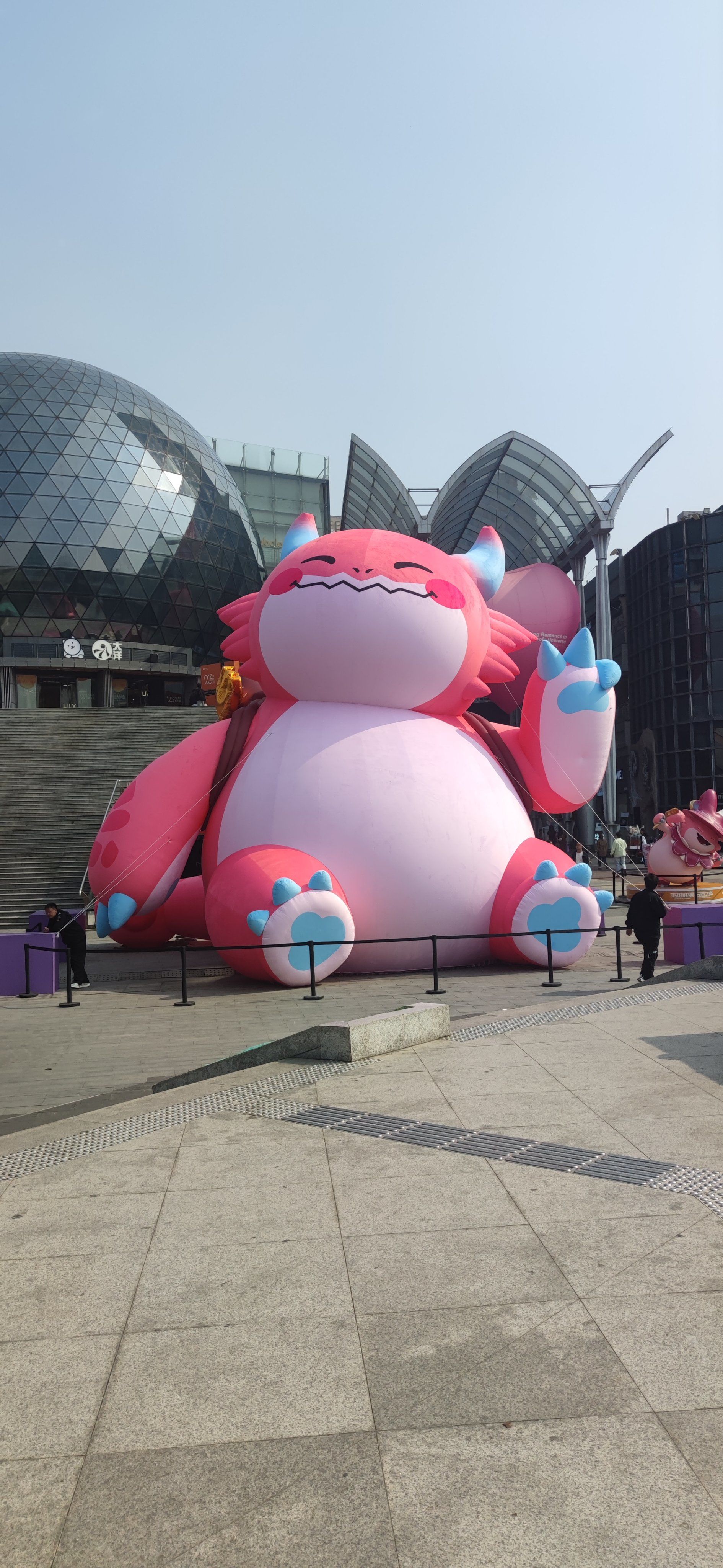 光谷的巨型胖胖龙