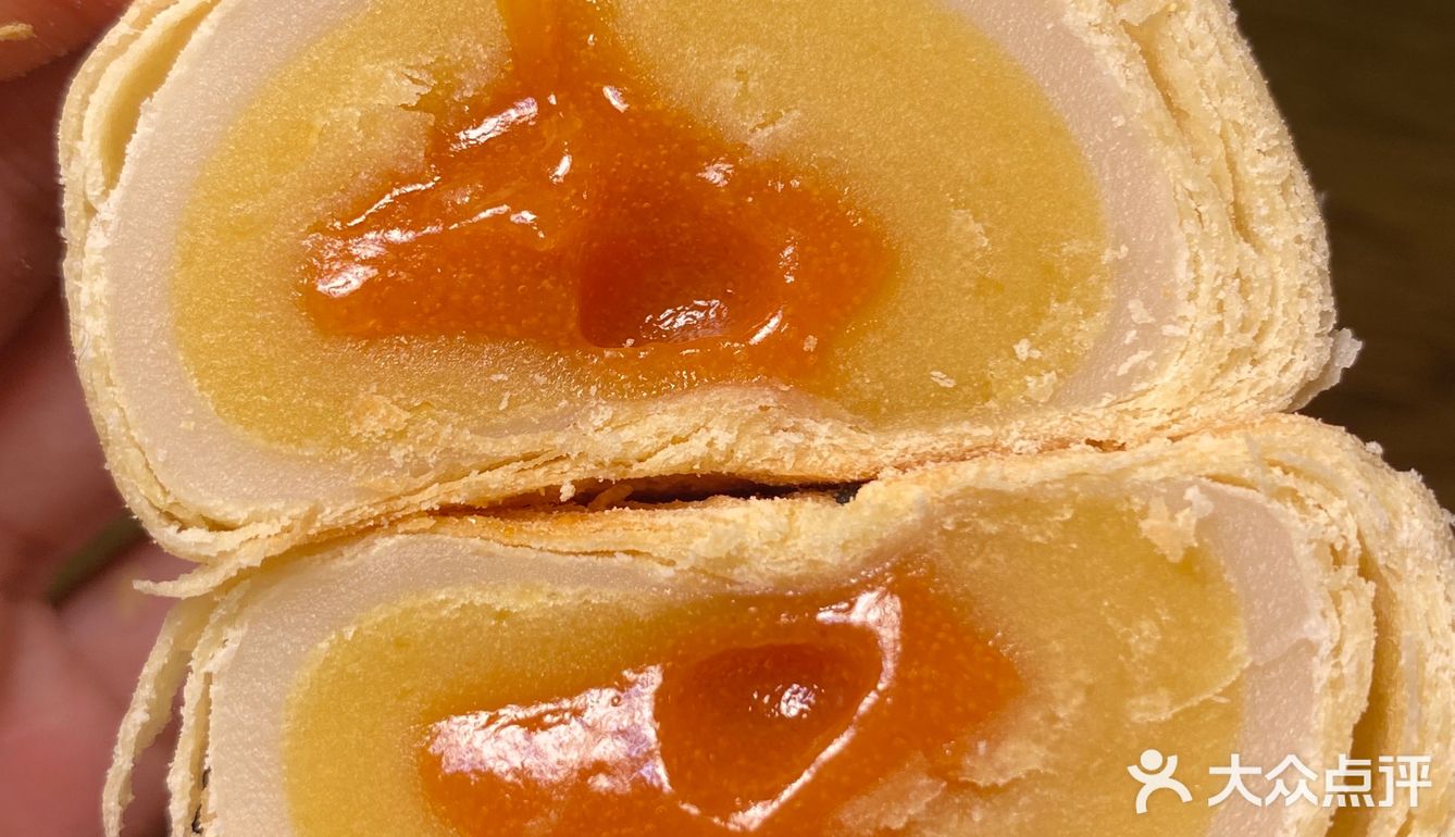 2.6r一个蛋黄流心酥，有点偏甜