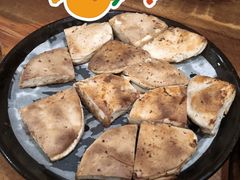 料理烤特色火烧-老东镇啤酒屋海鲜加工·蒸汽海鲜·海鲜烧烤(台东店)