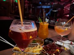 -FOUR PLAY BAR