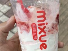 草莓雪王大圣代-蜜雪冰城(同德里店)