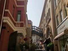 -鲁邦国际风情街(麦世达韩国精品百货店)