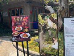 -Chom Cafe and Restaurant