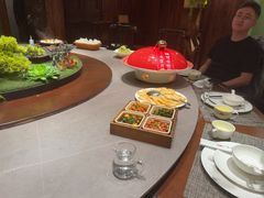 -东口码头·烧鸽子·鱼头泡饼·地方菜(金鹰悦城店)