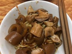-松树干拌面店