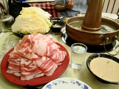 -洞庭洲·防空洞火锅·烧烤·铜锅涮肉(新百广场店)