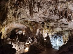 -波斯托伊纳溶洞