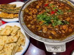 -鸿亨泰杂鱼馆(港馨家园店)