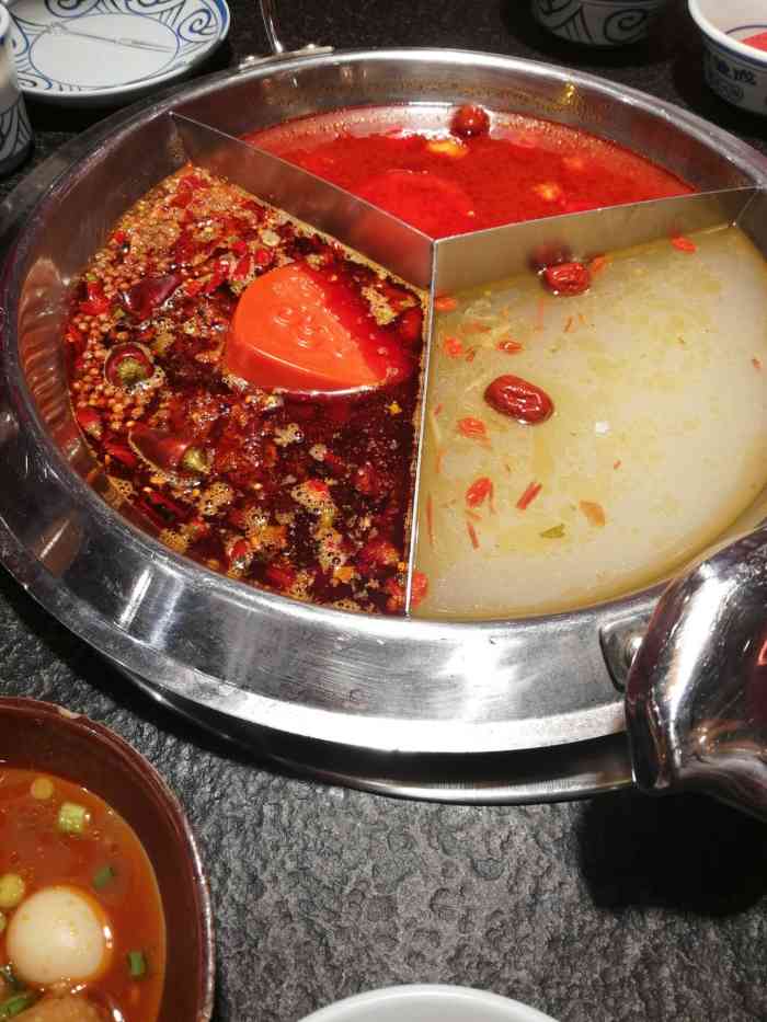 老板现杀的份量也足另外点了几个招牌菜味道确实霸道真心辣山城火锅