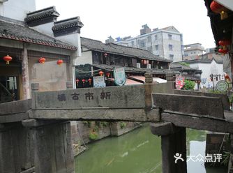 4块钱一块，用料很足，大家排队购买