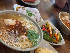 -亮亮面馆(经六路店)