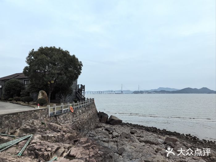 鹰龙海畔度假酒店(咸祥店)图片