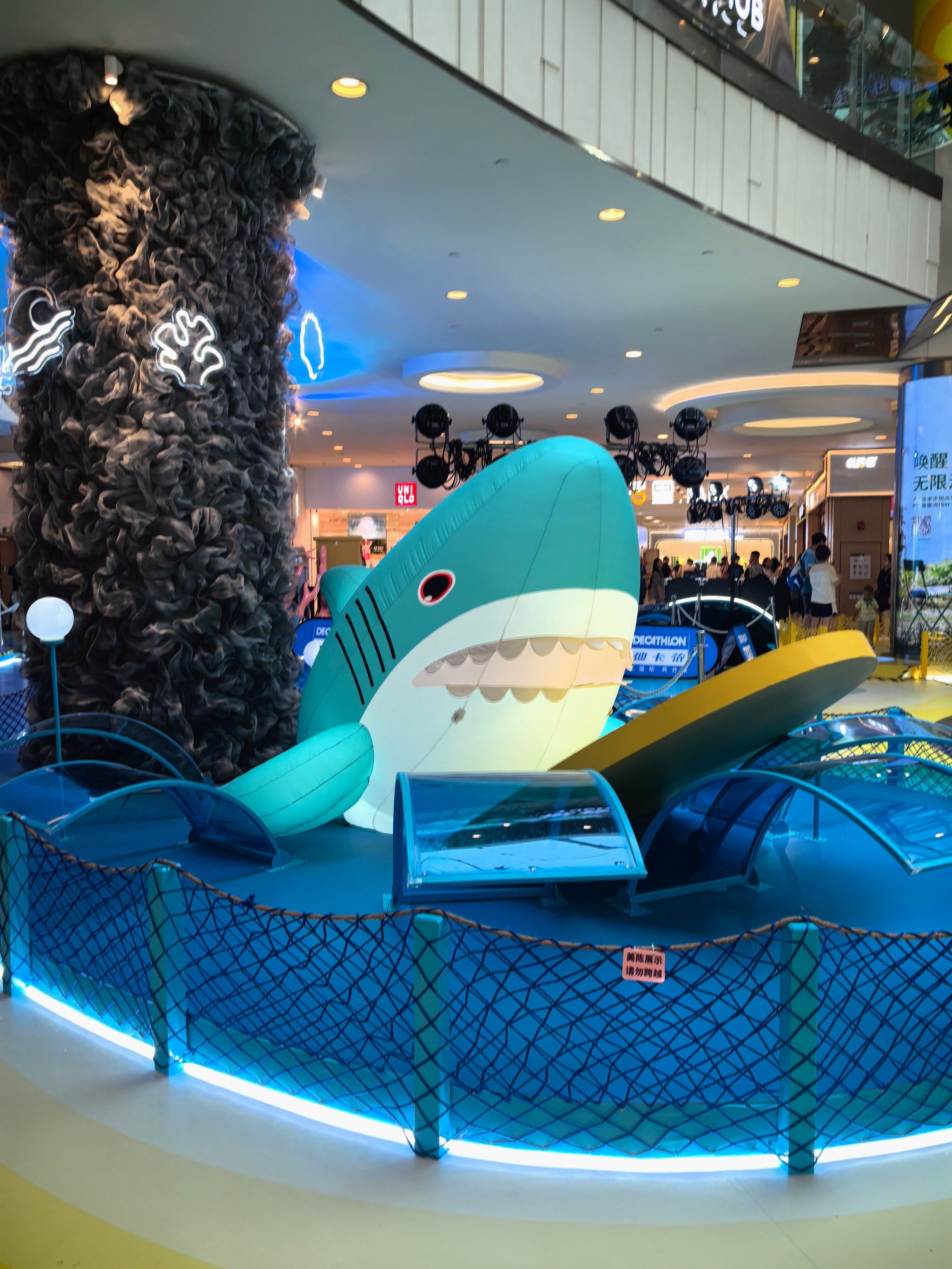 大鲨鱼出没[狗头]解暑季开幕[惊叹]