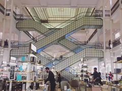 -乐蓬马歇百货公司(Rive Gauche)