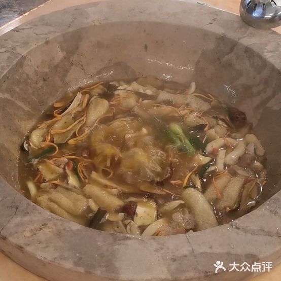 云南野生菌石锅鱼